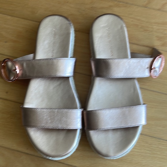 STUART WEITZMAN
Mykonos Metallic Leather Espadrille Sandals. Size 6 - Picture 1 of 10